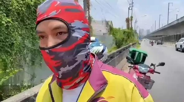  นายเอ (นามสมมุติ) ไรเดอร์ในพื้นที่ 