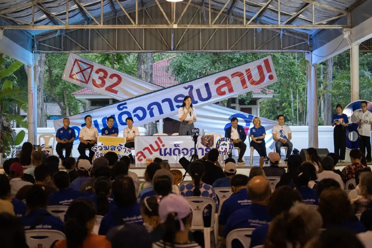 "จินนี่" ขึ้นปราศรัยครั้งแรก เดือด! เอาเผด็จการไปลาบ ชูเรียนฟรีจนจบป.ตรี