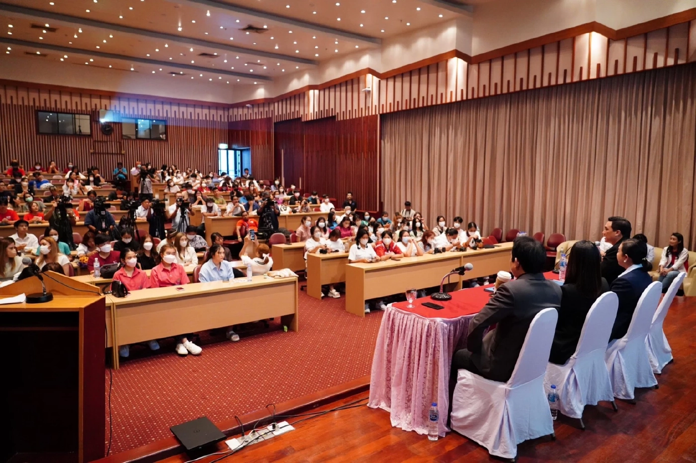 "พท." ดันนโยบายจบ ป.ตรี 18 ปี ลดปีเรียนประถม-มัธยม-มหาลัย ลุยยกเลิกเกณฑ์ทหาร