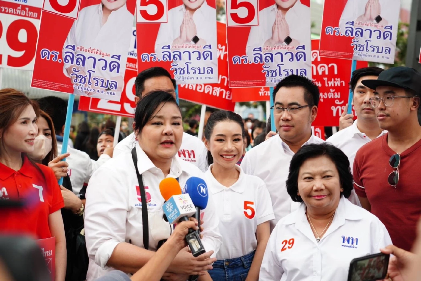 “พวงเพ็ชร” นำทีม “พรรคเพื่อไทย” ตะลุยสยาม ขอคะแนนคนรุ่นใหม่