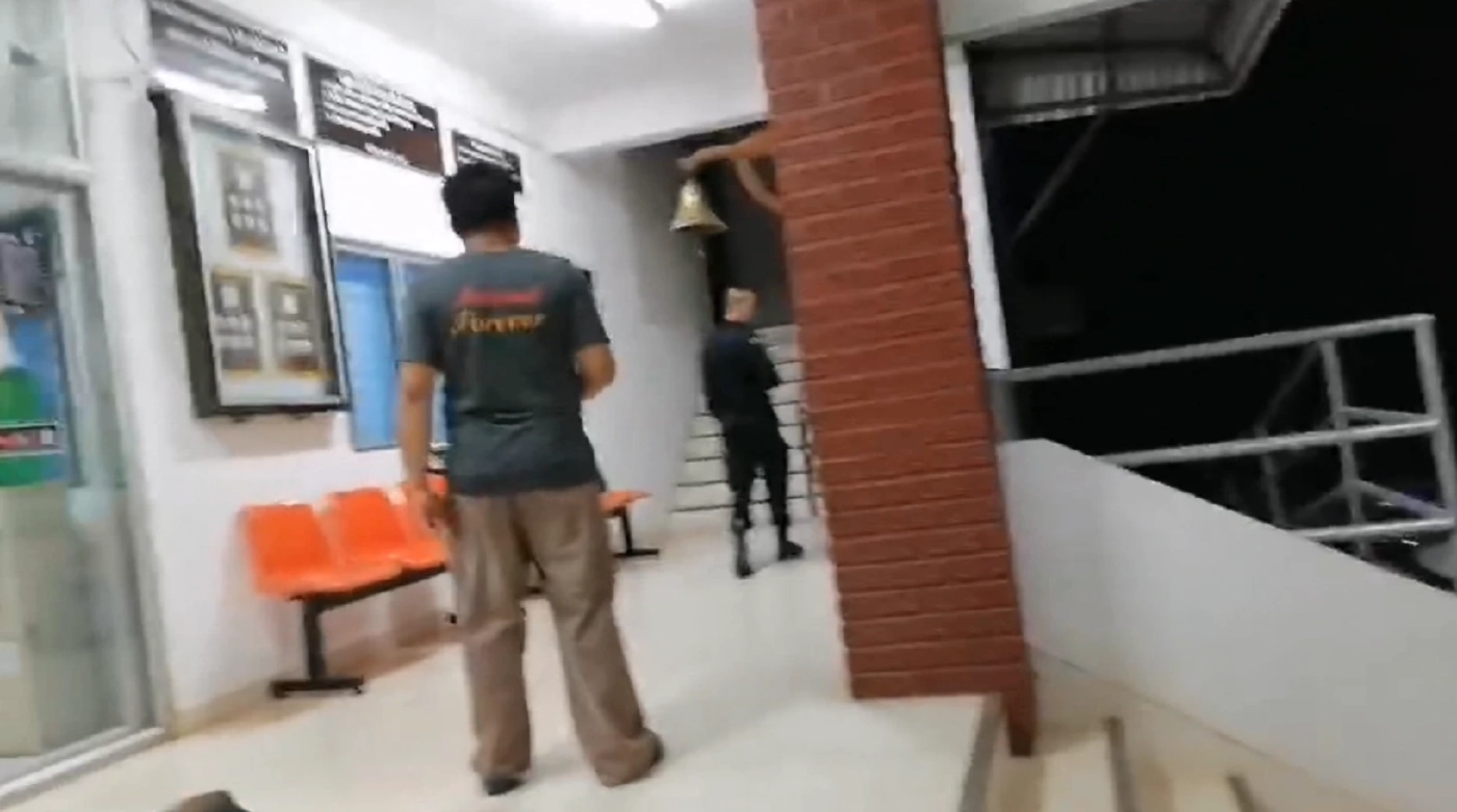 ทหารยิงวัยรุ่นดับเข้ามอบตัว พร้อมเยียวยา ชาวบ้านฮือประท้วง