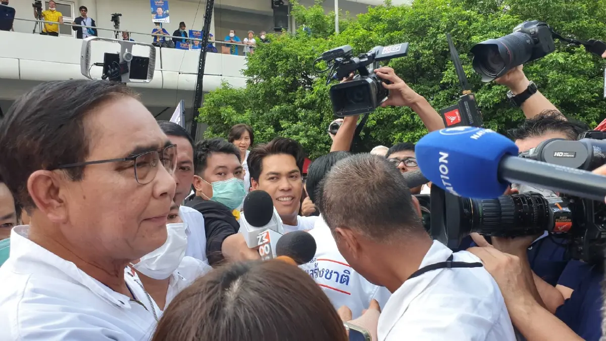 "บิ๊กตู่" นำทัพ เป็นกำลังใจให้ผู้สมัคร ส.ส. พรรครวมไทยสร้างชาติ 