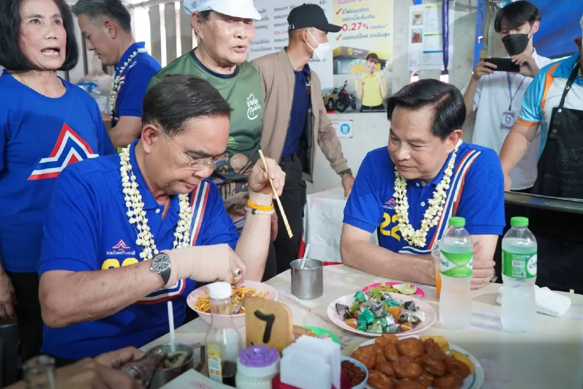"บิ๊กตู่" ขนลูกทีมขึ้นเหนือ แอ่วเชียงใหม่ลุยหาเสียง พร้อมแวะชิมข้าวซอย