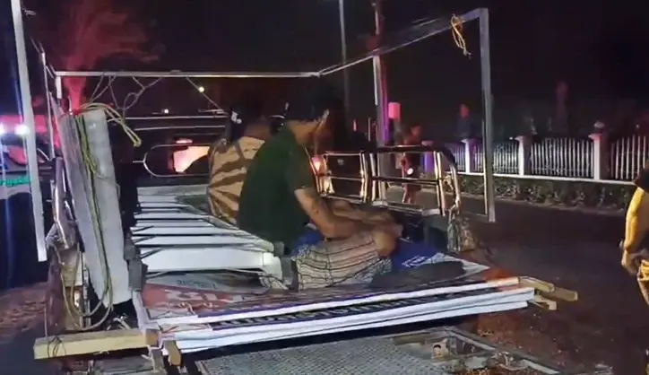 "เมาแล้วขับ" หนุ่ม 37 เมาปริบ ซิ่งกระบะชนคนงานติดป้ายหาเสียง ส.ส. ลอยละลิ่ว