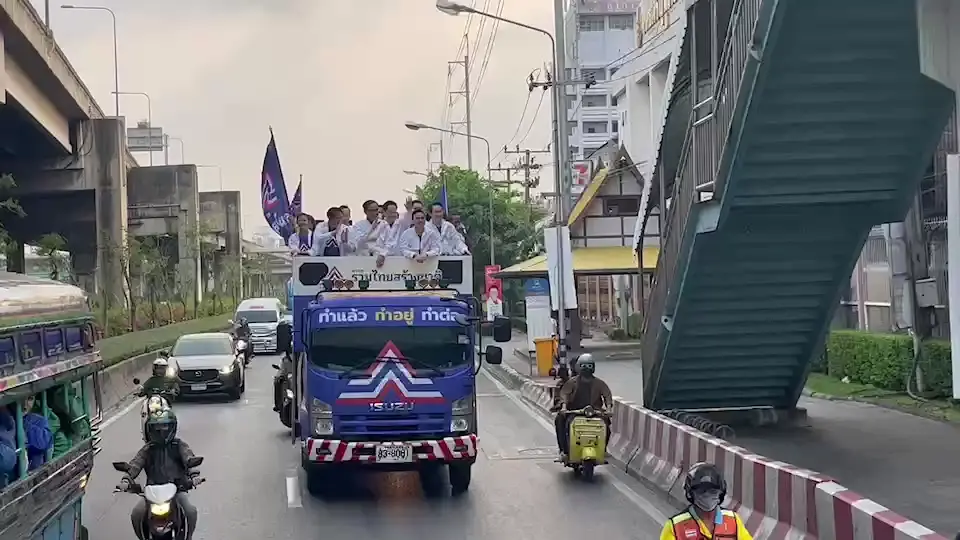 พล.อ.ประยุทธ์ นำทัพ รวมไทยสร้างชาติ ยื่นใบสมัคร ส.ส.เขต-ปาร์ตี้ลิสต์