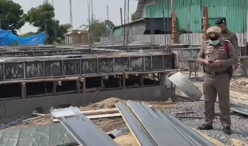 สลด คนงานต่อเติมหลังคา พลาดตกลงจากความสูงกว่า 3 เมตร เสียชีวิต