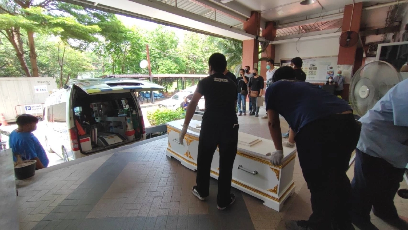 ลูกสาวเหยื่อ "ฆ่าฝังดิน" รับศพพ่อไปประกอบพิธีศาสนา วอน ตร. เร่งลากคอคนร้าย