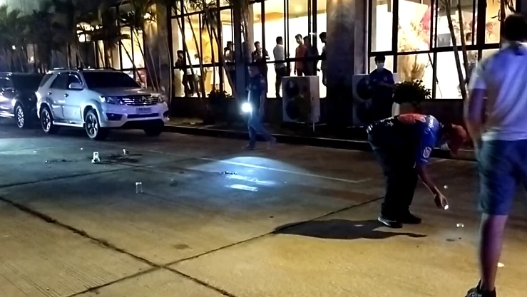 ออกหมายจับ 2 ร่วมผู้ก่อเหตุ ศึกดวลปืนสุราษฎร์ จับแล้ว 1 มือทิ้งปืน ล่า 1 มือยิง