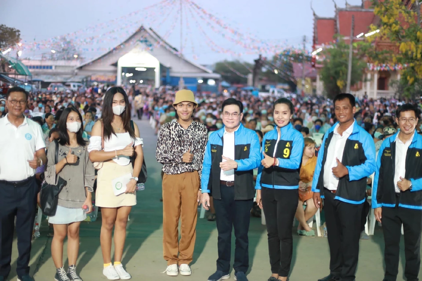 กลุ่ม LGBT บุกเวทีปชป. ระบุ เป็นพรรคเดียวที่ชัดเจนเพื่อพวกเขา เทใจกาเบอร์ 26