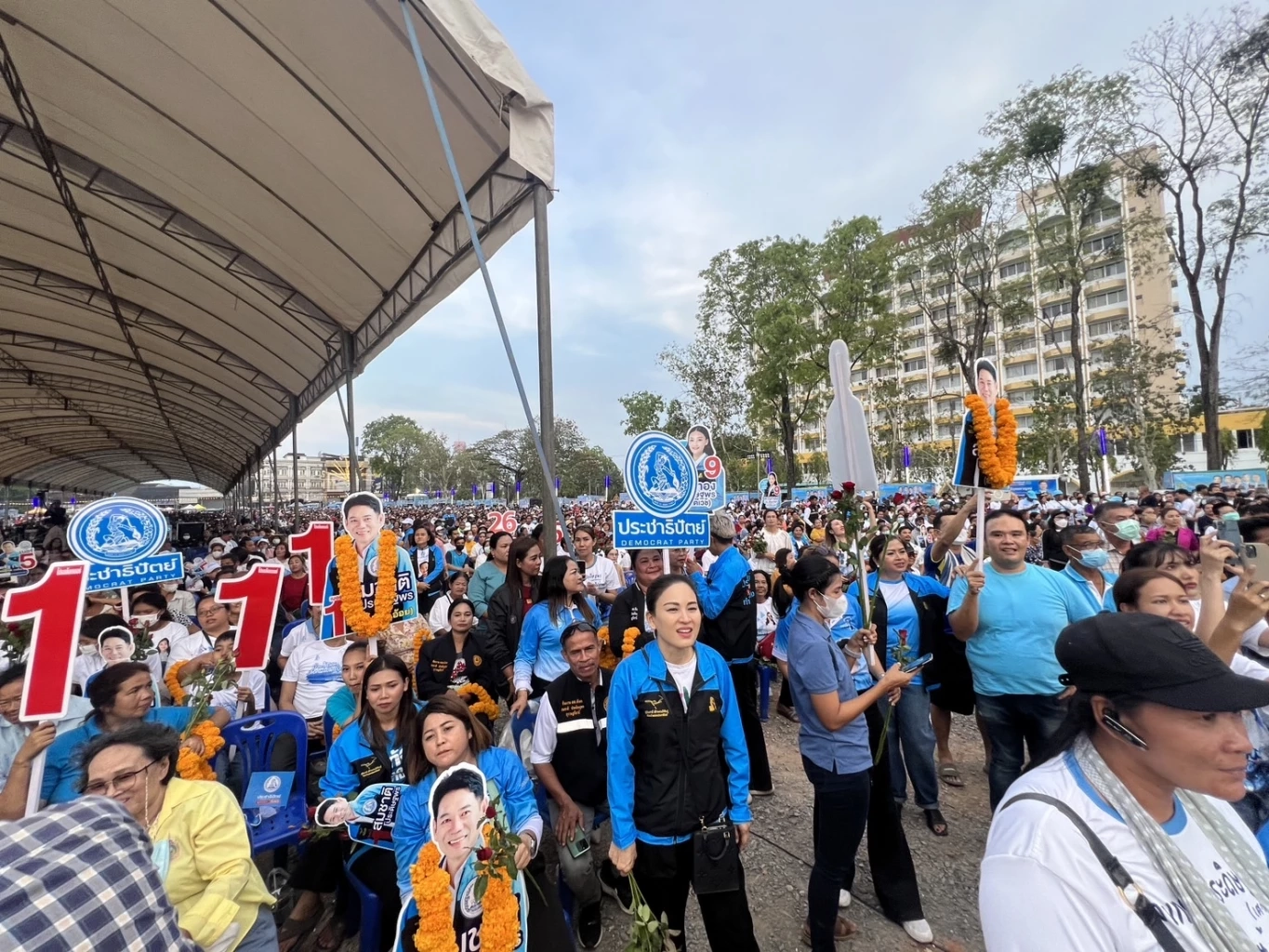 คนแห่ฟังล้น "จุรินทร์" ปราศรัยสุราษฎร์ฯ เชื่อ"เลือกตั้ง 66" ไม่มีแลนด์สไลด์