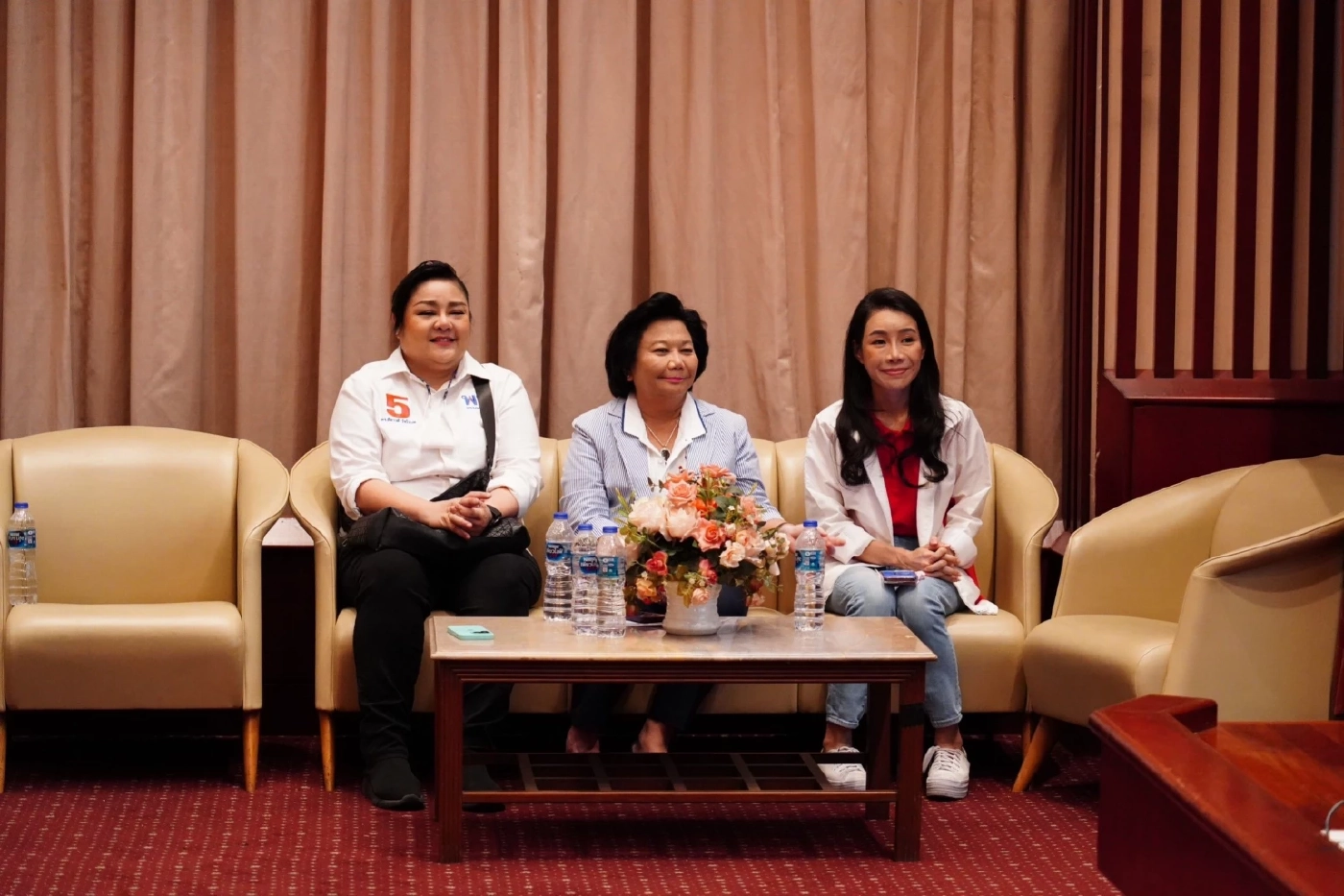 "พท." ดันนโยบายจบ ป.ตรี 18 ปี ลดปีเรียนประถม-มัธยม-มหาลัย ลุยยกเลิกเกณฑ์ทหาร