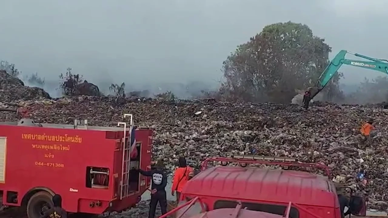 ชาวประโคนชัยทุกข์หนัก มือมืดลอบเผาบ่อขยะ ทำฝุ่นควันพิษฟุ้งทั้งตัวอำเภอ