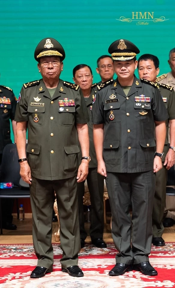 ฮุน มาเนต ติดยศนายพล 4 ดาว ปูทางสู่ว่าที่ผู้นำประเทศ