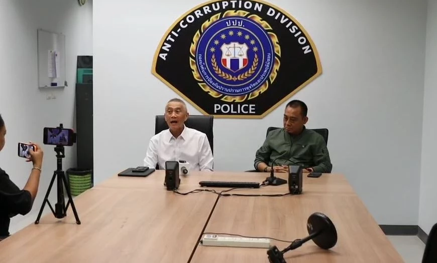 เปิดคลิปหลักฐาน จนท.เขตราชเทวี รับเงินสินบน แต่อ้างถูกกลั่นแกล้ง