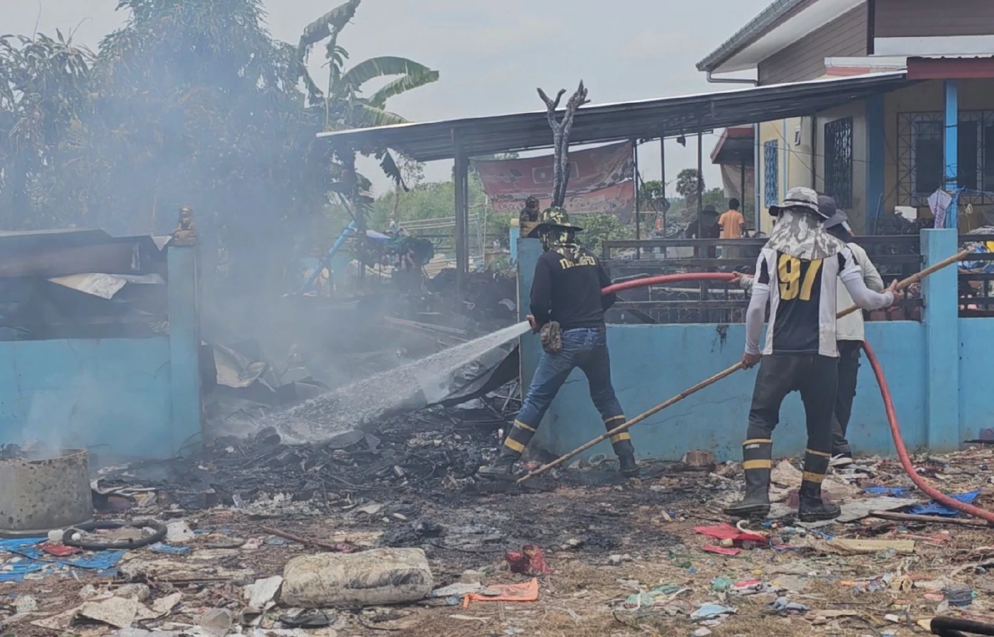 อุทาหรณ์! เก็บกระป๋องสเปรย์ไว้ขาย อากาศร้อนจัดเกิดบึ้ม หวิดไหม้บ้านวอด