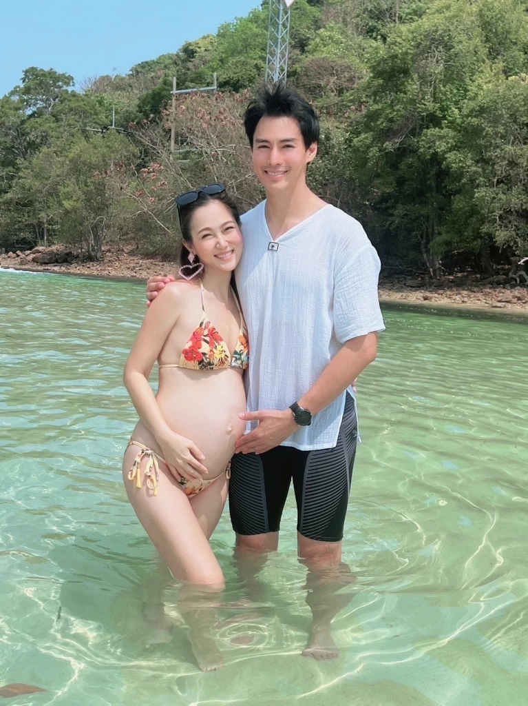 ไม่แคร์คนแซะ  ‘ไฮโซน้ำหวาน’ ซัดแรง! จะแก้ผ้าจนนมยาน ที่บ้านไม่เคร่งสวดมนต์