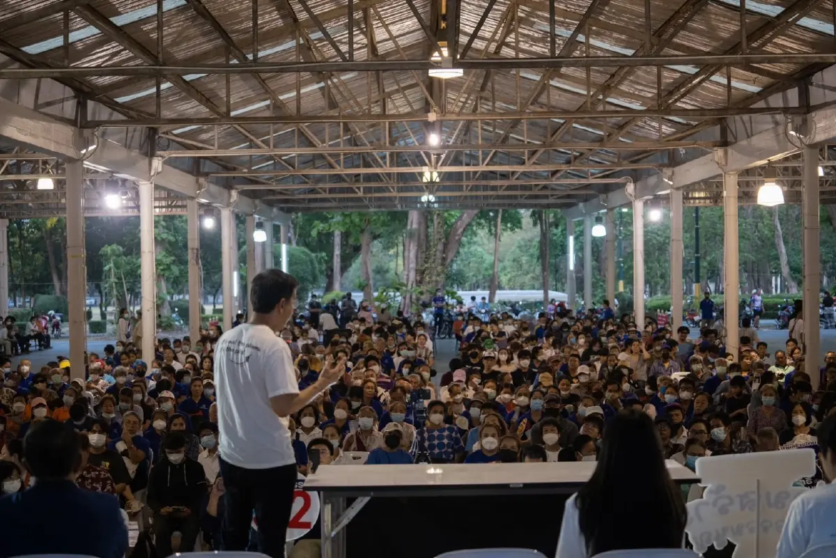 "จินนี่" ขึ้นปราศรัยครั้งแรก เดือด! เอาเผด็จการไปลาบ ชูเรียนฟรีจนจบป.ตรี