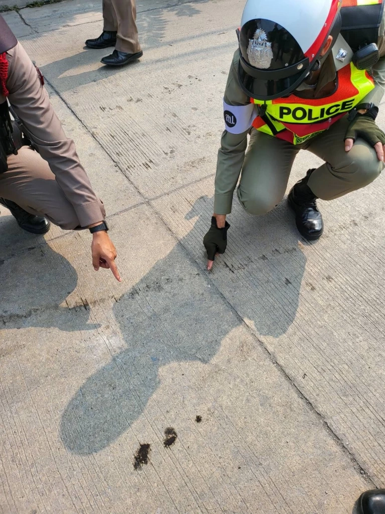 โอละพ่อ ปาบึ้มรถหาเสียง "ประชา ประสพดี" แค่ FC ปาประทัดไล่นกใส่ไม่ตั้งใจ