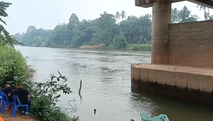 บริเวณที่ ดาบตำรวจอรรถพร นำปืนที่ก่อเหตุไปทิ้ง