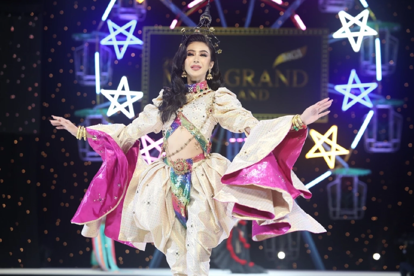 อิงฟ้า วราหะ เปิดตัวมงกุฎ Grand Heart หัวใจแห่งแกรนด์ มูลค่า 1.2 ล้านบาท