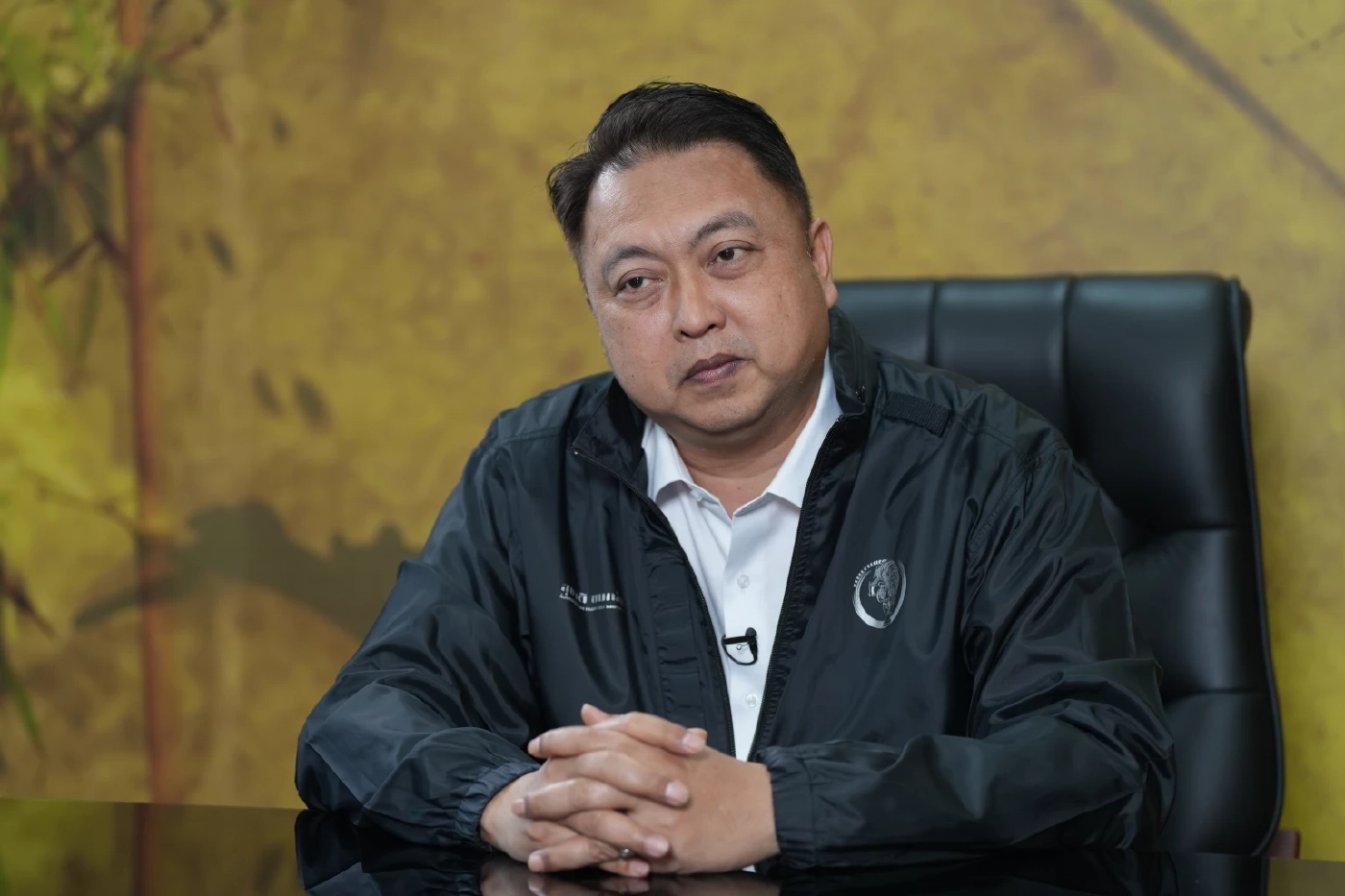 นายสุชาติ  ชมกลิ่น  รมว.แรงงานและผู้สมัครรับเลือกตั้งส.ส.ระบบบัญชีรายชื่อ พรรครวมไทยสร้างชาติ