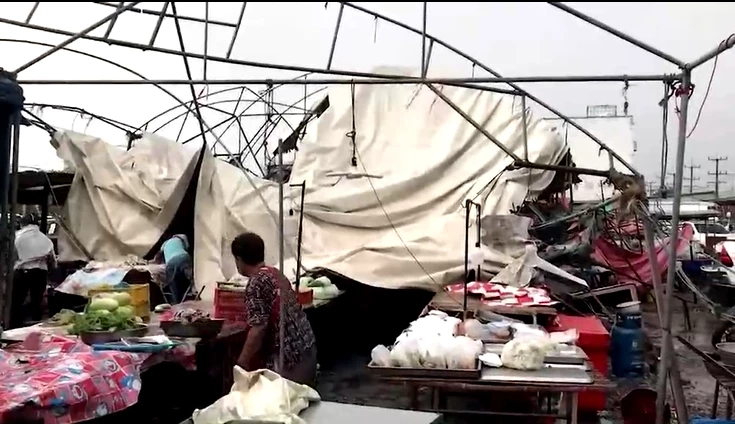 น่ากลัวสุด "พายุฤดูร้อน" ถล่มฉะเชิงเทรา กวาดต้นไม้ ตลาดนัด พังราบ (มีคลิป)