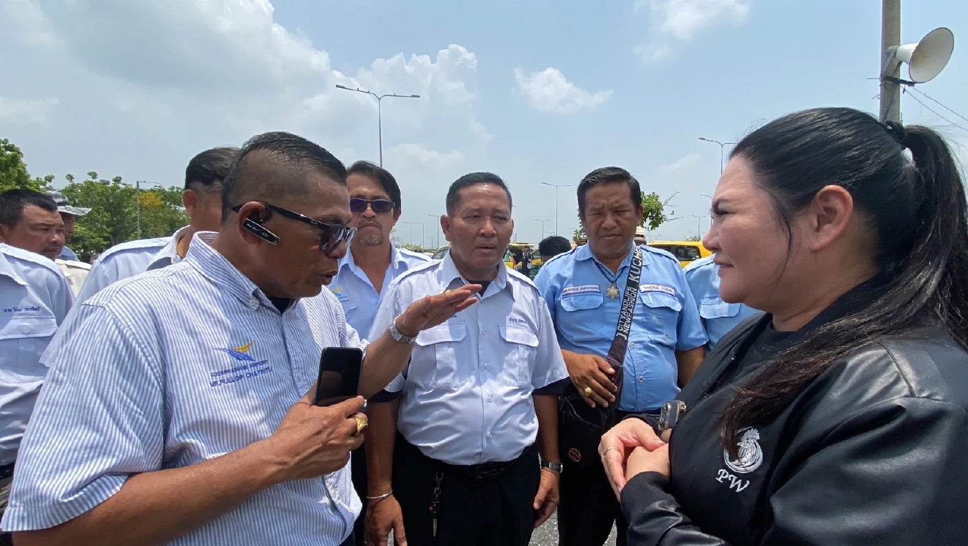 "ลุงป้อม" ส่งกำลังใจชาวแท็กซี่ เผยนำข้อร้องเรียนปรับเป็นนโยบาย"พปชร."