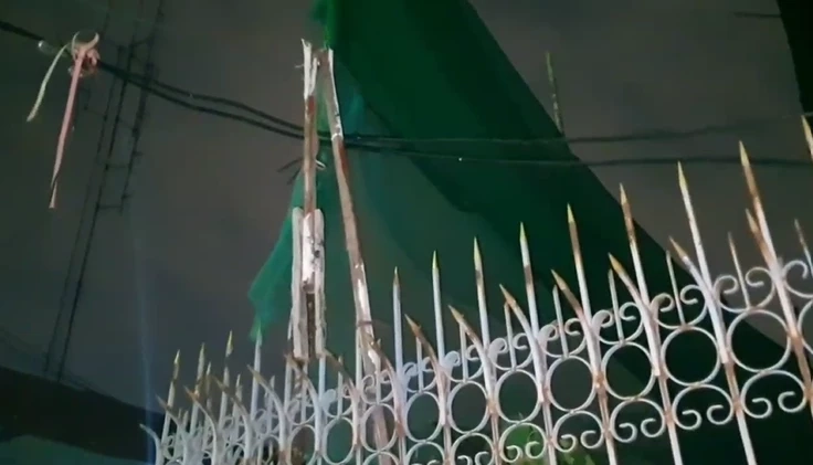 หนุ่มไรเดอร์หวิดดับ เจอสายสื่อสารห้อยต่ำ เกี่ยว จยย. หน้าตั้งฉากกับพื้น