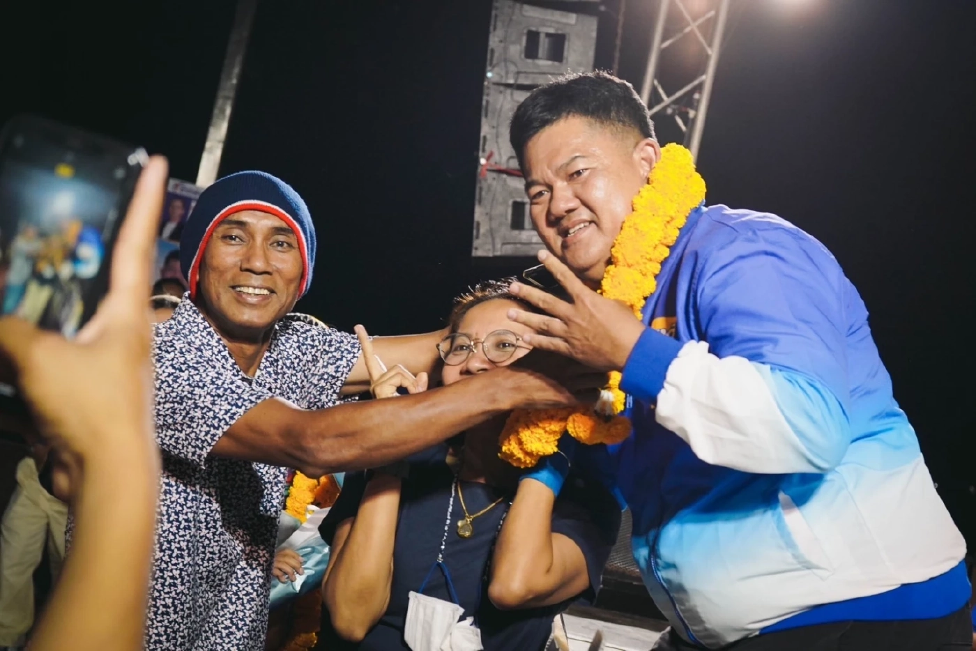 “กรณ์” ควง “จูรี” บุกสุราษฎร์ หาเสียงช่วย 4 ผู้สมัครชาติพัฒนากล้า