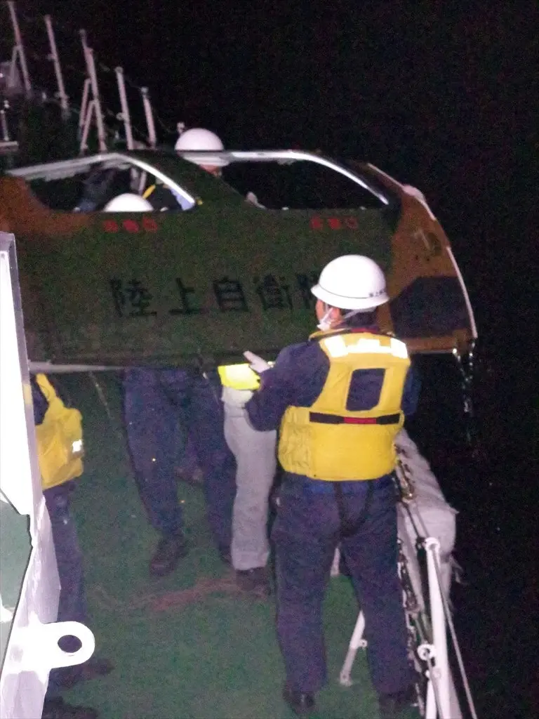 ญี่ปุ่นเร่งหาทหาร 10 นาย หลังเฮลิคอปเตอร์หาย-พบชิ้นส่วนเครื่องในทะเล
