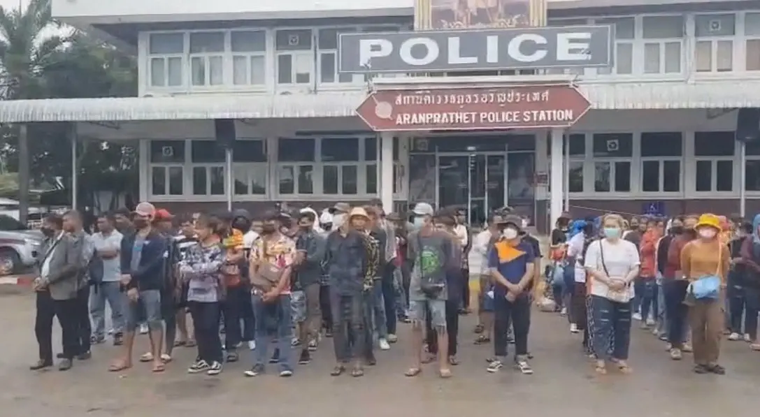 สกัดจับแรงงานต่างด้าว ลักลอบเข้าประเทศ รวม 123 คน บริเวณทุ่งนา จ.สระแก้ว