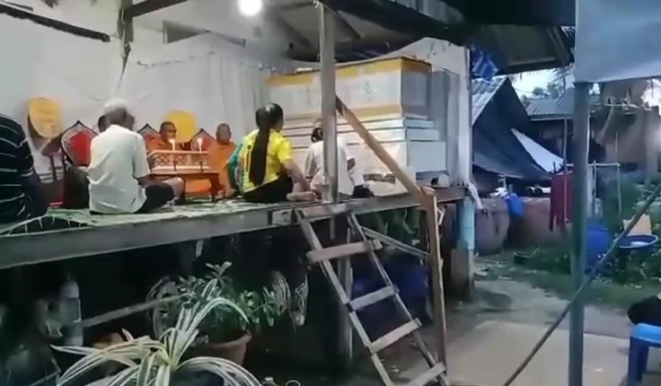 เปิดนาทีชีวิต จนท.พายคายัคฝ่าคลื่นยักษ์ ช่วยชาวประมงเมืองคอน (มีคลิป)