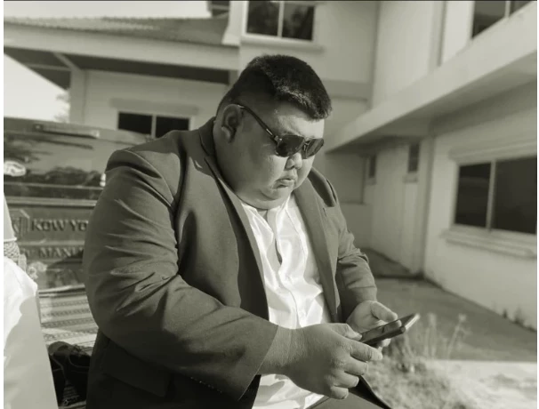 "เพชร สหรัตน์" ส่งโพสต์สุดเศร้า "ครูโม พงษธร" นักแสดง MV ก.ข.ค. เสียชีวิตแล้ว