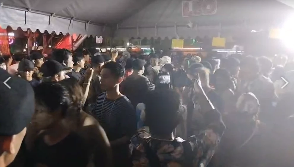 เช็กก่อนไป "สงกรานต์ถนนข้าวสาร" นักท่องเที่ยวทะลักเล่นน้ำแน่น ถนนแทบแตก