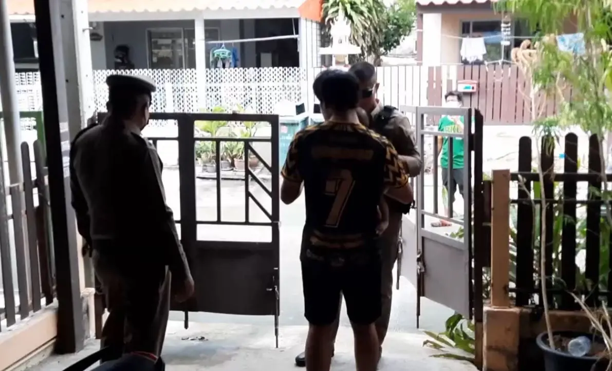 กรรมการตัดสินฟุตบอล ร้อง ตร. ถูกแก๊งเงินกู้ ใช้แม่กุญแจล็อกประตูบ้าน