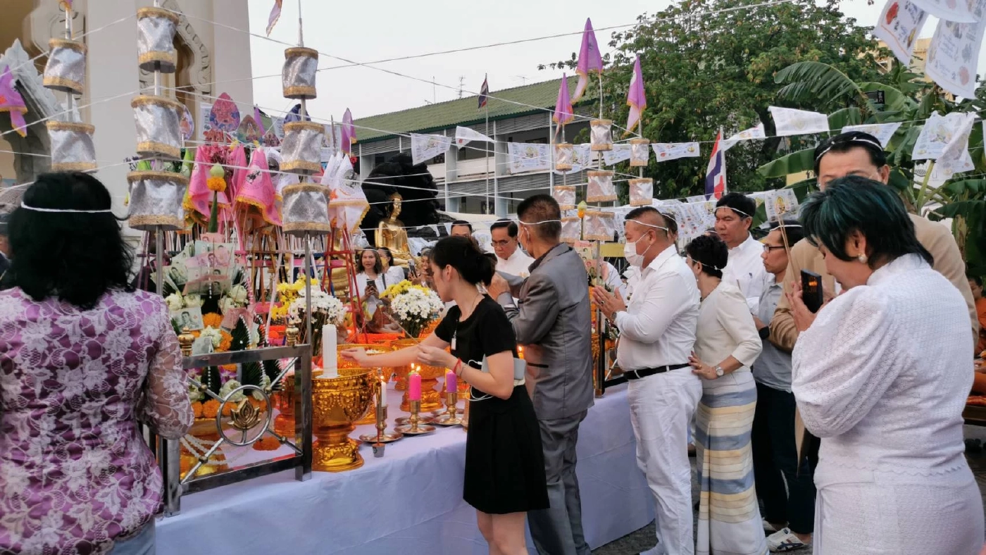 "ประยุทธ์" ร่วมพิธีสวดเจริญพระพุทธมนต์นพเคราะห์ ที่วัดไตรมิตรฯ