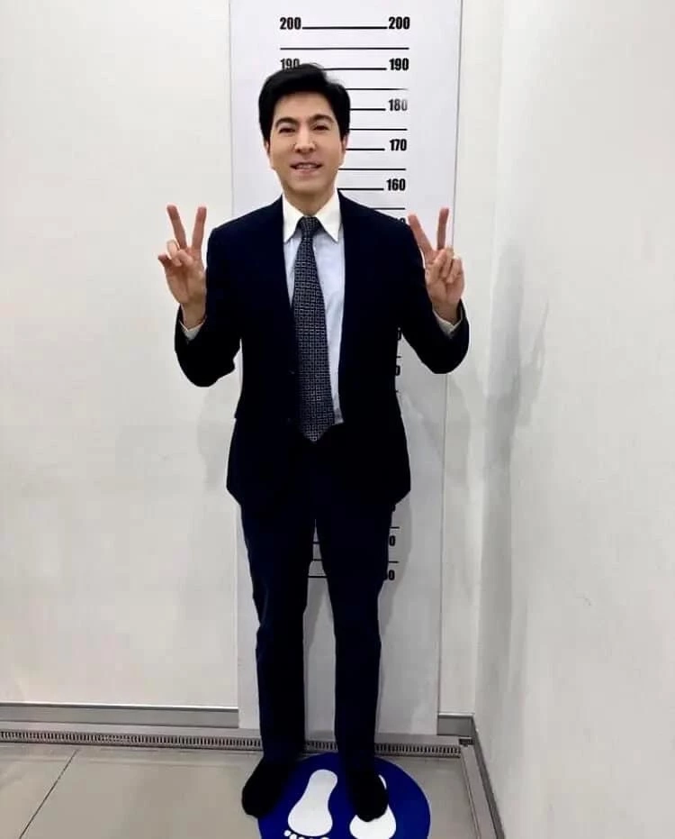 60 แล้วไง “แซม ยุรนันท์” ถ่ายบัตรประชาชนใหม่ ยิ้มร่ารับเบี้ยผู้สูงอายุ