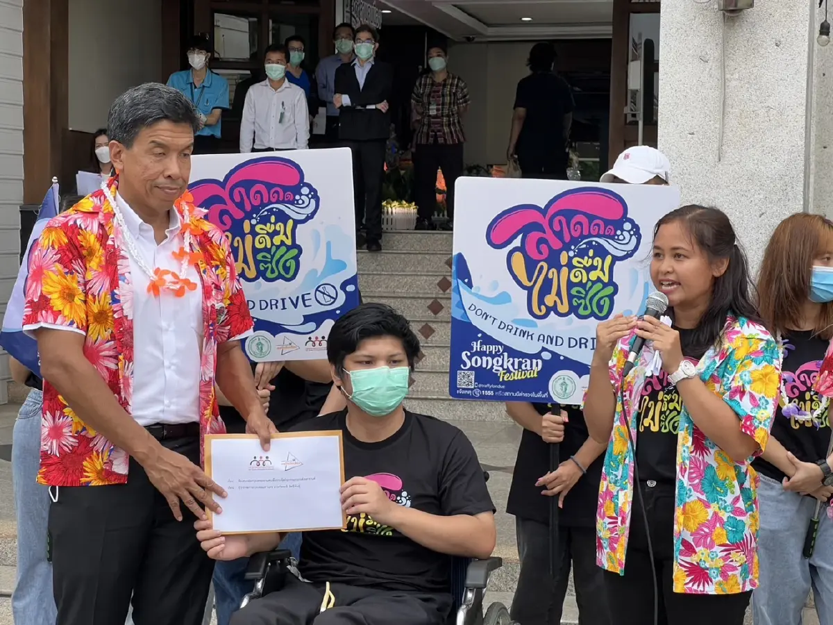 "ชัชชาติ" ร่วมปล่อยขบวนสามล้อรณรงค์ คุมเข้ม"สงกรานต์" ปลอดเหล้า-ปลอดภัย