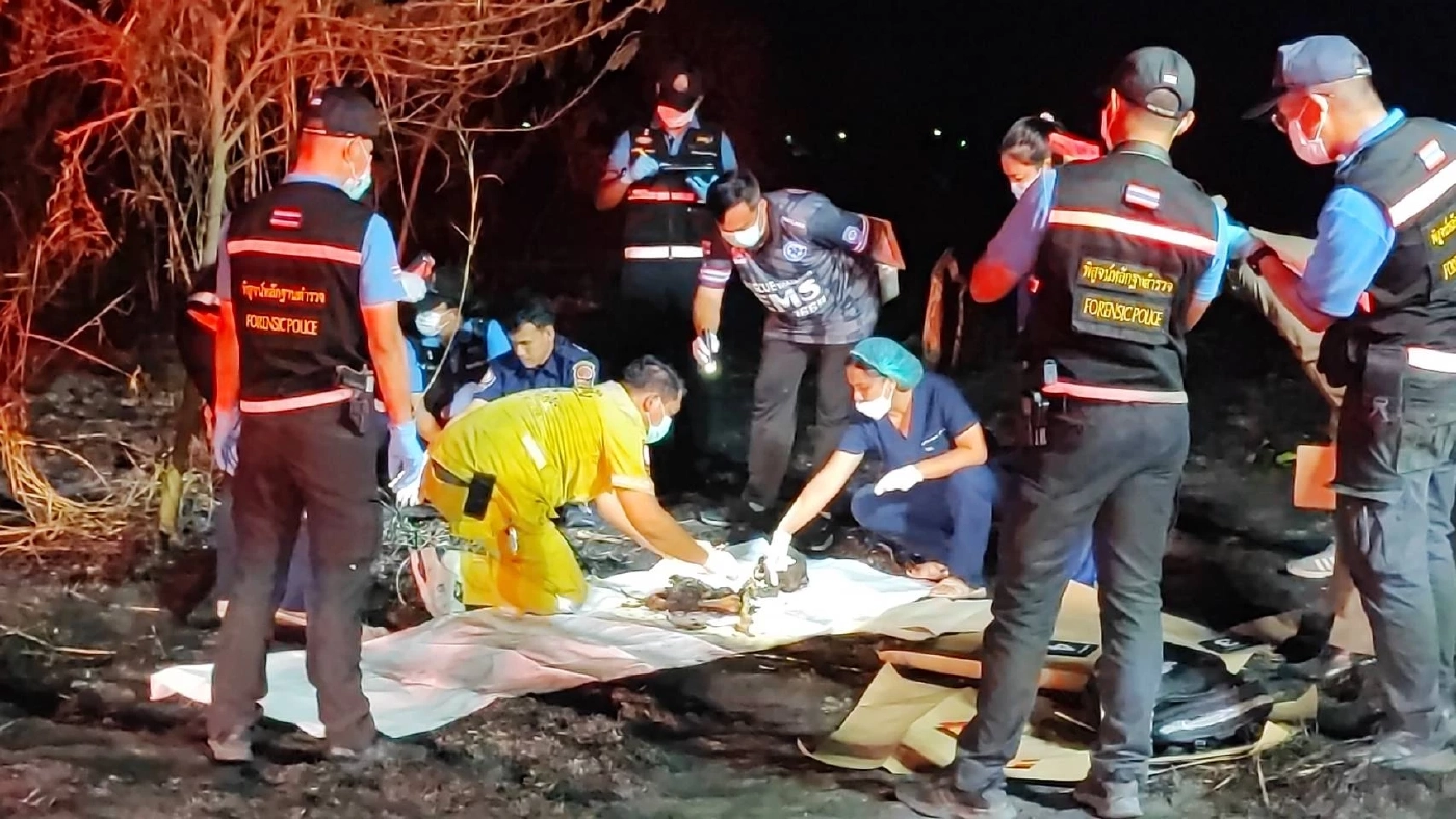 หนุ่มหาของเก่าผงะ เจอโครงกระดูกปริศนา โผล่ป่าหญ้าข้างทางที่ถูกไฟไหม้