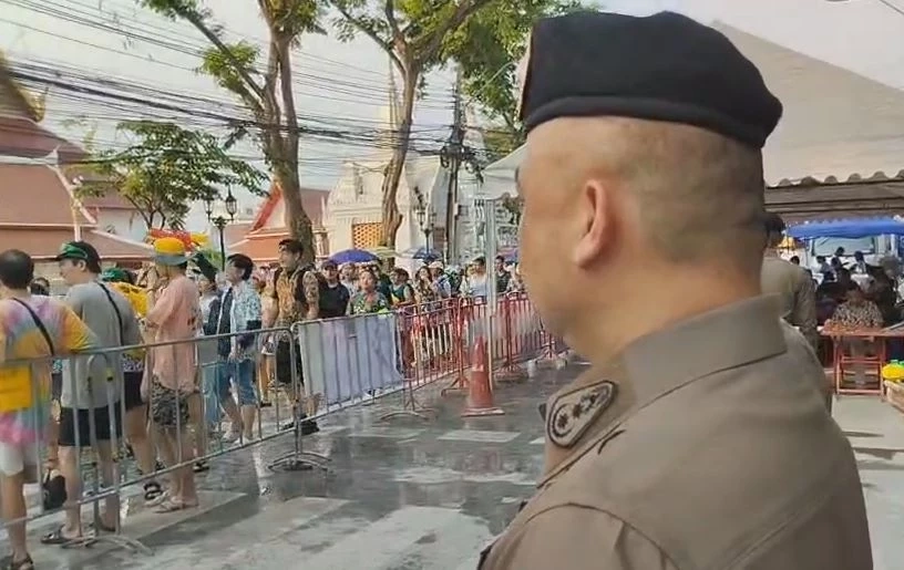 ข้าวสาร-สีลม คึกคัก นทท.แห่เล่นน้ำสงกรานต์วันสุดท้าย