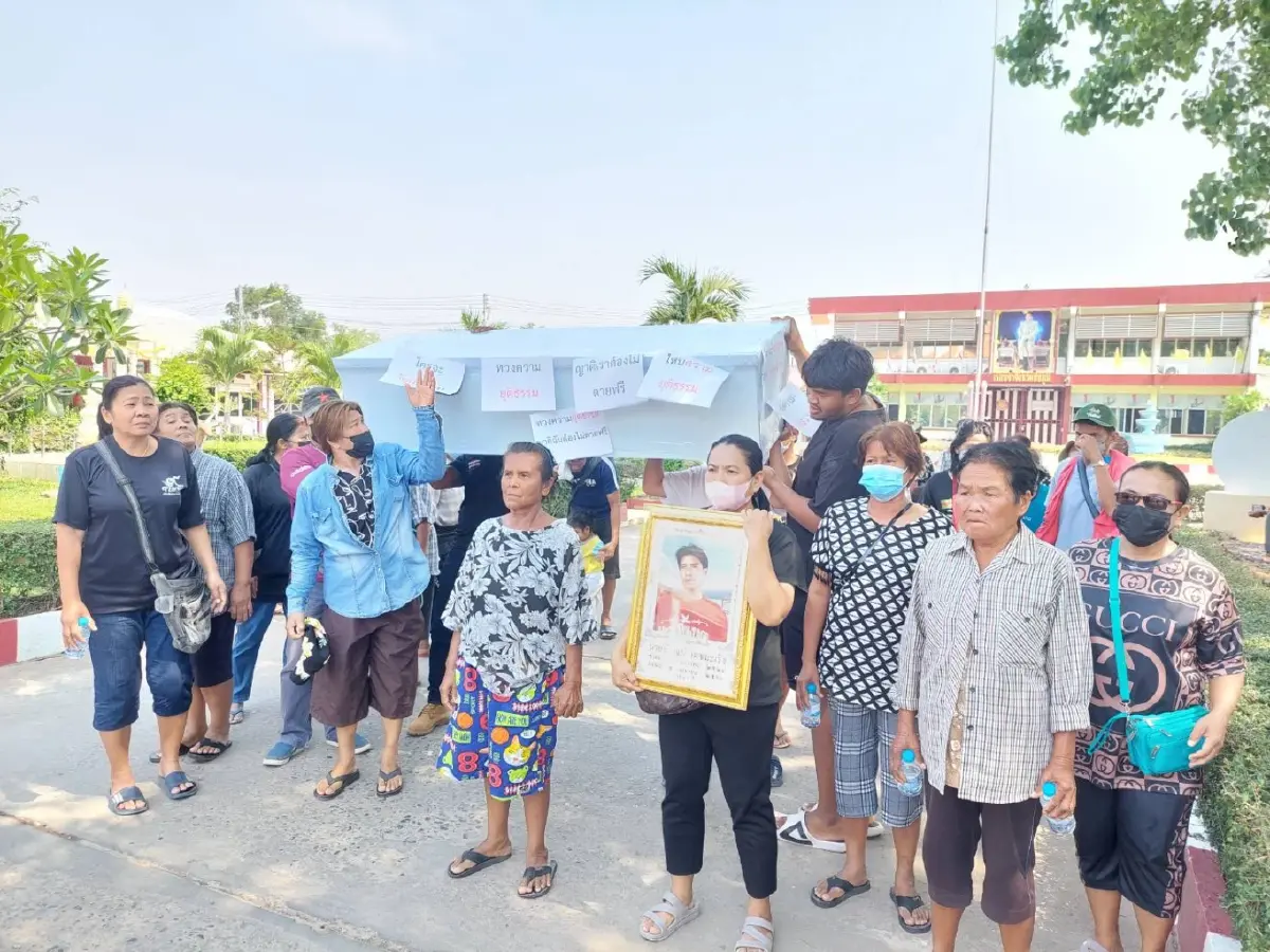 ญาติแห่โลงศพประท้วงหน้าเรือนจำชัยภูมิ ข้องใจผู้ต้องขังถูกซ้อมดับปริศนา