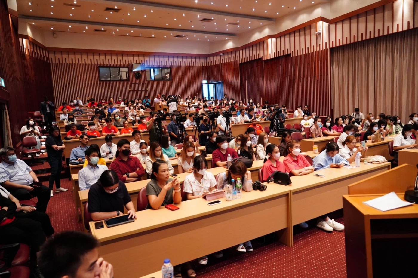 "พท." ดันนโยบายจบ ป.ตรี 18 ปี ลดปีเรียนประถม-มัธยม-มหาลัย ลุยยกเลิกเกณฑ์ทหาร