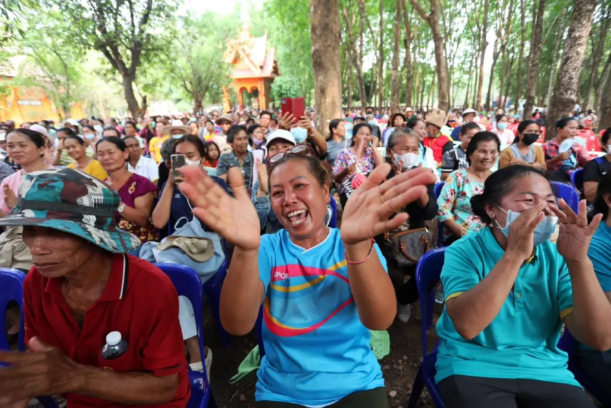 "พิธา" ปราศรัยหนองคาย ปลื้มกระแสปชช.ตอบรับ "ก้าวไกล" พุ่งไม่หยุด