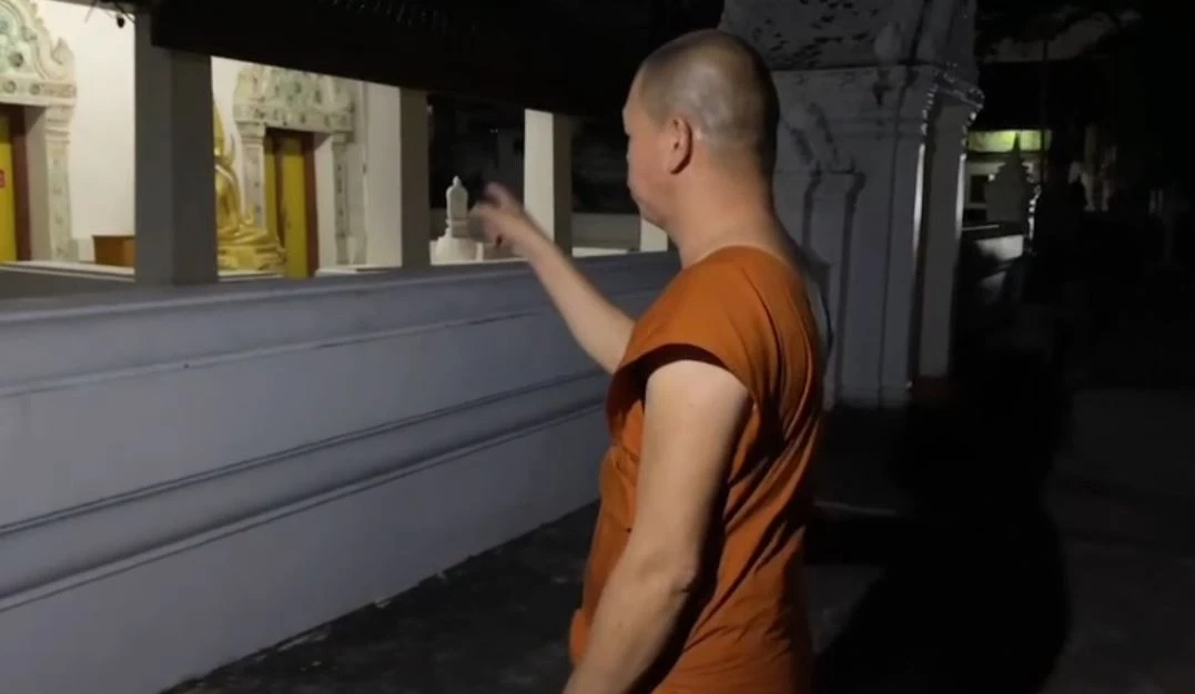 พระลูกวัดเมืองนนท์ ผวาหนัก! ถ่ายภาพติดวิญญาณหญิงสาวหลังพุ่มไม้