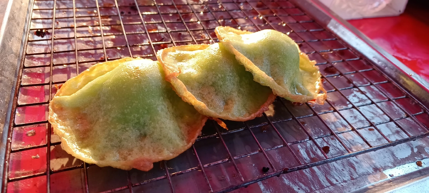 "ขนมฝักบัว" ขนมโบราณหากินยาก ทำขายได้ด้วยเงินทุนหลักร้อยบาท