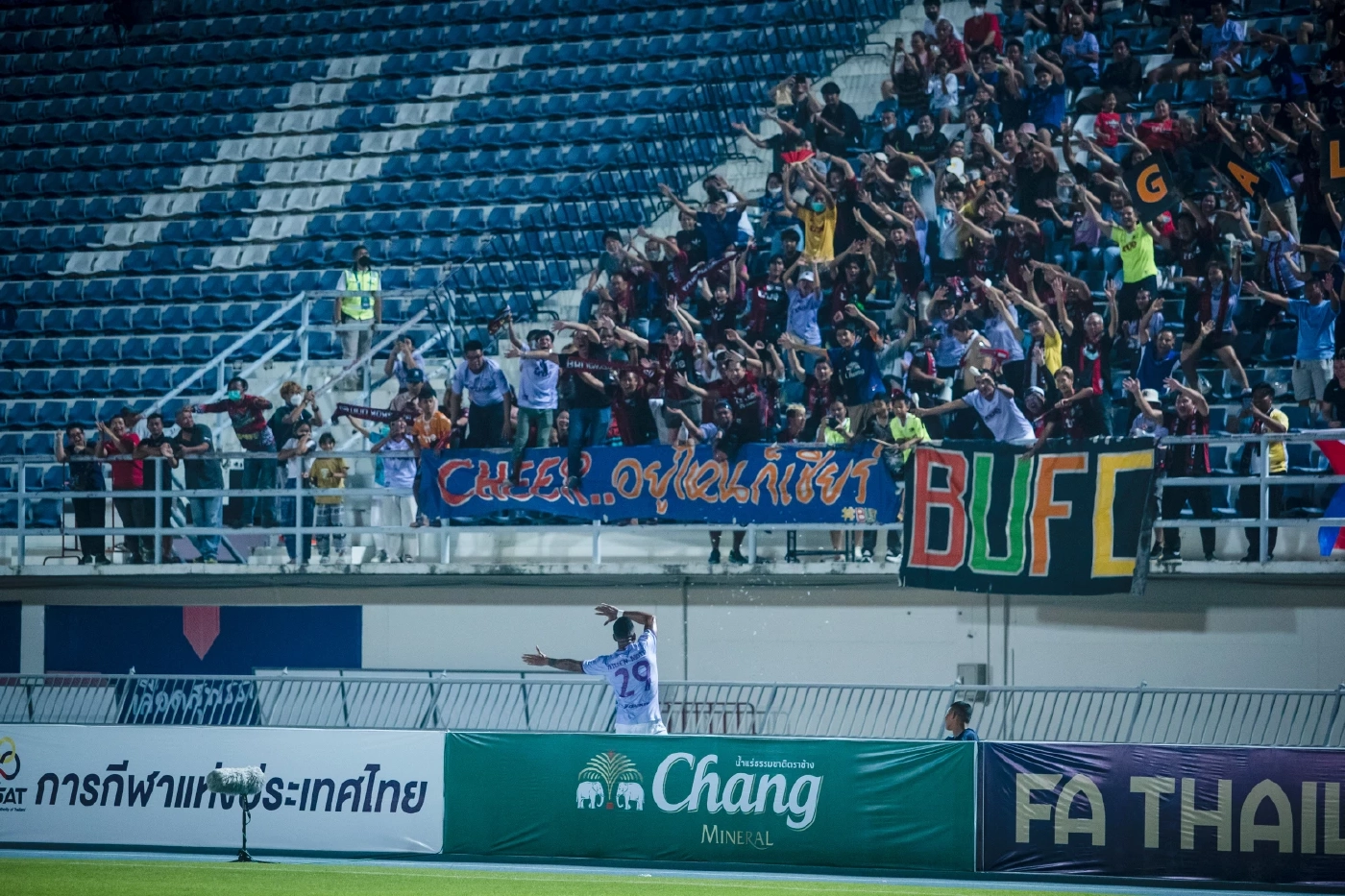 "บุรีรัมย์" อัดท่าเรือ "แบงค็อก" ถล่มเทโร ศึกตัดเชือกช้างเอฟเอคัพ