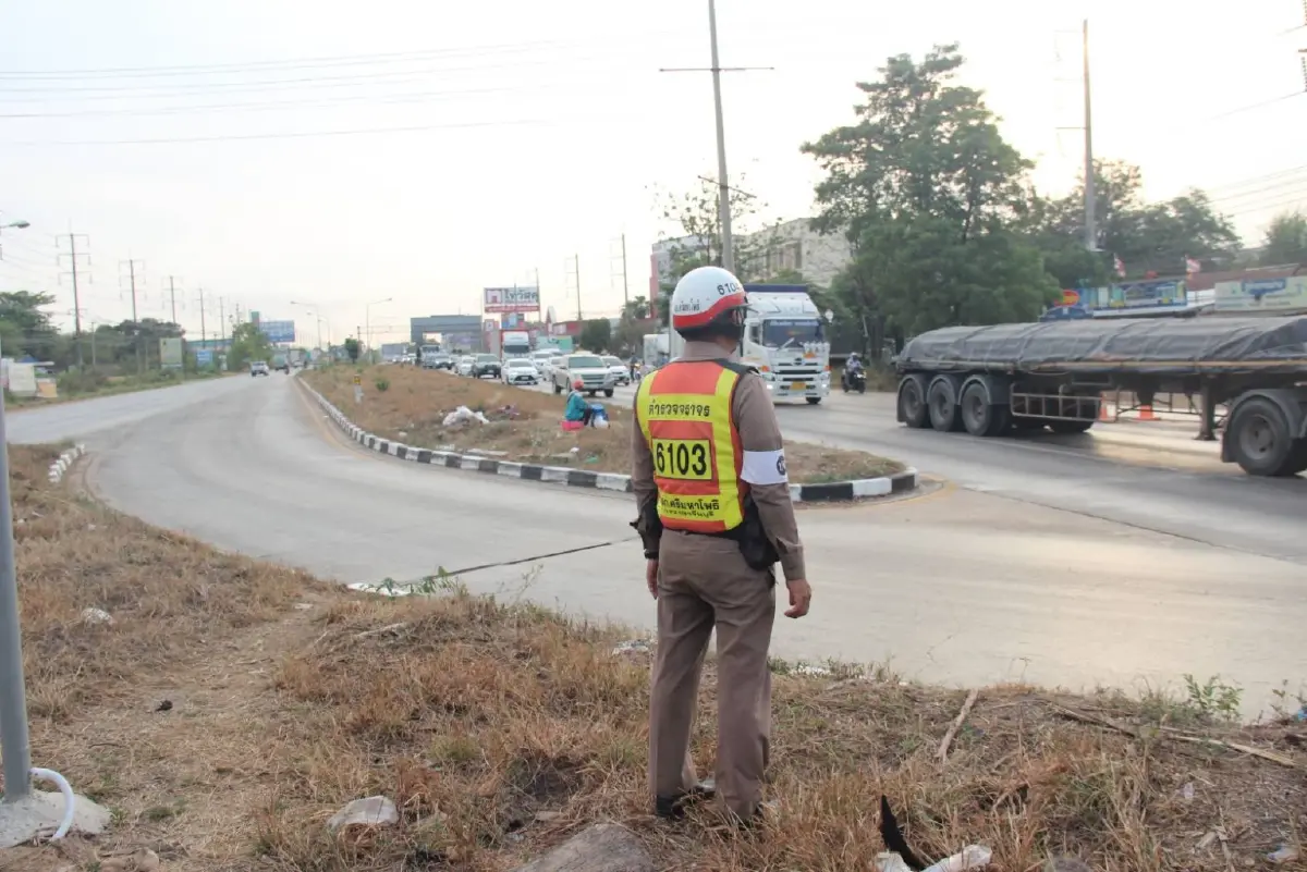 ประชาชนเริ่มทางกลับภูมิลำเนาแล้ว เส้นทางสู่อีสาน "ถนน 304"เริ่มหนาแน่น