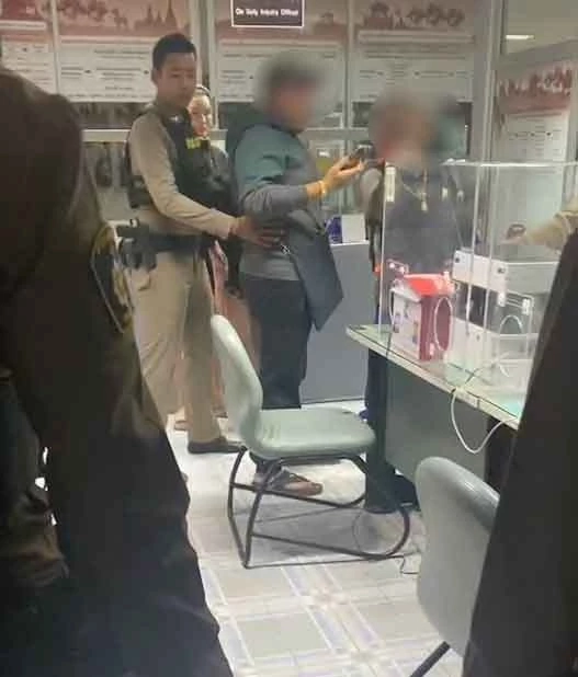 ศึกแม่ค้า! เคลียร์ไม่จบ ตบสนั่นโรงพัก แถมข่มขู่ไม่กลัวตำรวจ