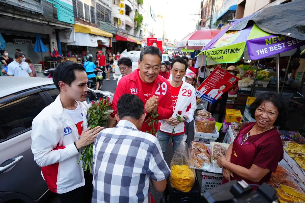 พ่อค้า-แม่ค้าตลาดกิมหยงวอน"เพื่อไทย"ช่วยแก้ปัญหาปากท้อง