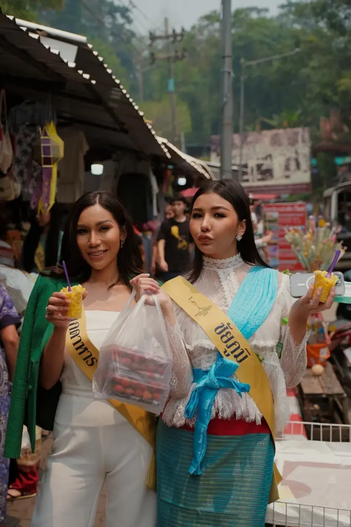 77 มิสแกรนด์ ทัวร์ เชียงใหม่ สวมชุดไทยสักการะ พระธาตุดอยสุเทพ 